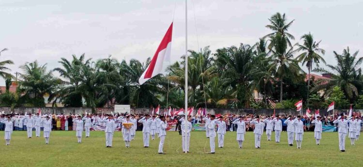Camat Tanjung Pura Muhammad Nawawi Pimpin Upacara Detik-Detik Proklamasi HUT Ke78 RI
