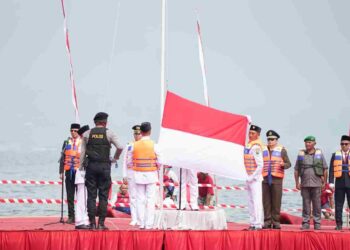 Bupati Solok Pimpin Peringatan HUT RI Ke-78 Dilapangan Terapung Danau Singkarak