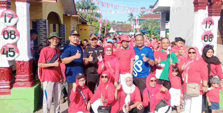 Camat Tanjung Pura Lepaskan Gerak Jalan Sehat di Desa Pematang Tengah