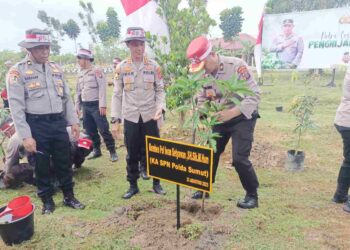 Polres Langkat Tanam 1.000 Pohon dan Lakukan Zoom Meeting Penanaman 