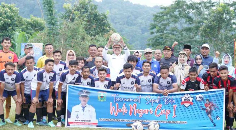 Bupati Solok Buka Turnamen Walinagari Cup I di Lapangan Sepakbola Linjuang Koto Tinggi