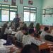 Babinsa Koramil 0808/18 Panggungrejo, Sertu Indro Widakdo memberikan Wawasan kebangsaan (Wasbang) kepada siswa siswi di SMPN 2 Panggungrejo, Blitar. (Ril-Dberita.ID) 