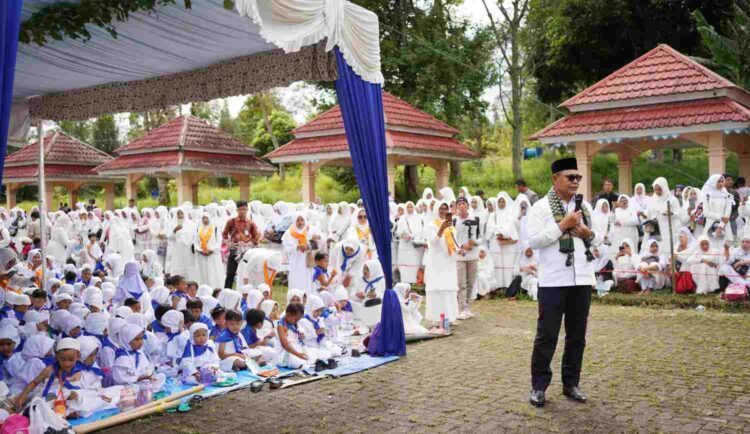 Bupati Solok Buka Rangkaian Kegiatan Peragaan Manasik Haji untuk Anak TK di Gunung Talang