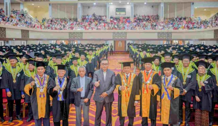 Bupati Solok Berikan Orasi Ilmiah pada Wisuda Ke-132 UNP