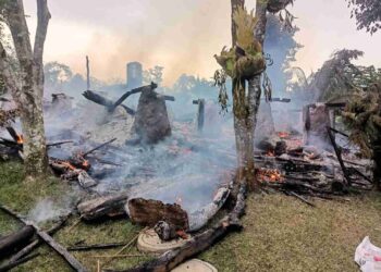 Bangunan Restaurant di Penginapan On The Rock Bukit Lawang Terbakar