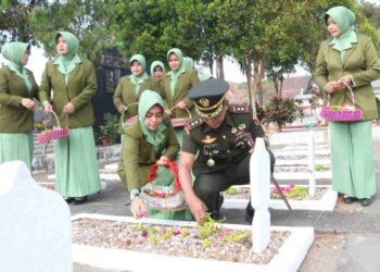 Jelang Peringatan HUT Ke-78 TNI Tahun 2023, Kodim Blitar Ziarah ke TMP Raden Wijaya