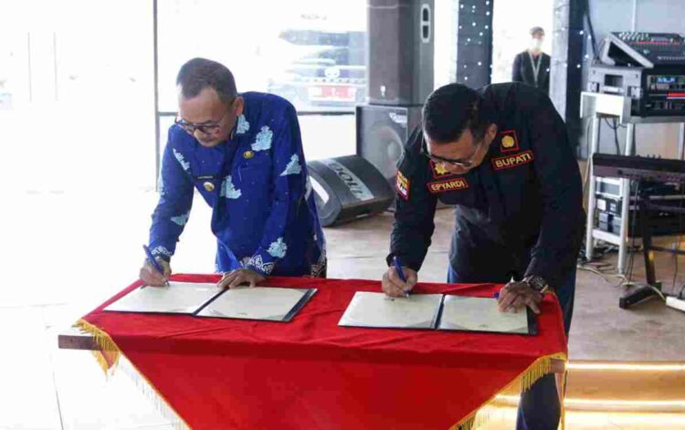 Pemkab Solok dan Pemkab Kampar, Menandatangani MoU Ke-Dua Daerah