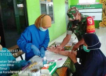 Peduli Kesehatan, Babinsa Pos Selopuro Dampingi Kegiatan Posyandu Lansia