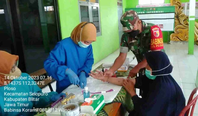 Peduli Kesehatan, Babinsa Pos Selopuro Dampingi Kegiatan Posyandu Lansia