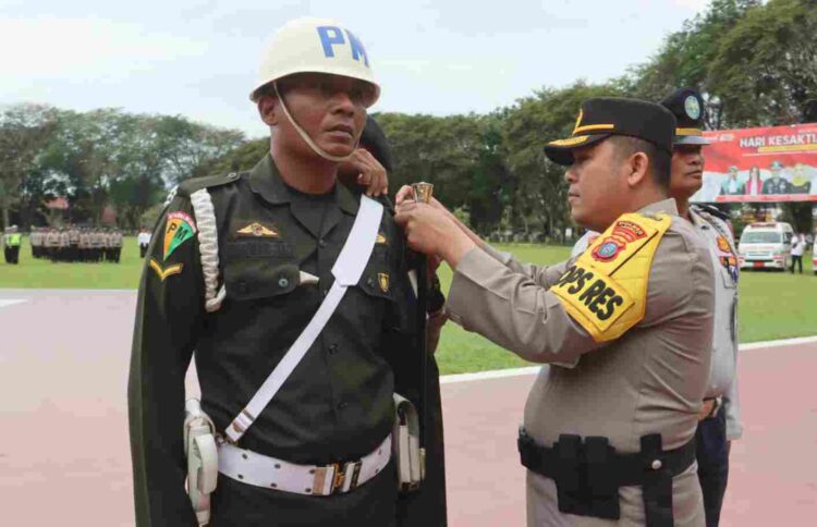 Dalam Rangka Pengamanan Pemilu, Kapolres Langkat Pimpin Apel Gelar Pasukan Ops Mantap Brata Toba 2023-2024