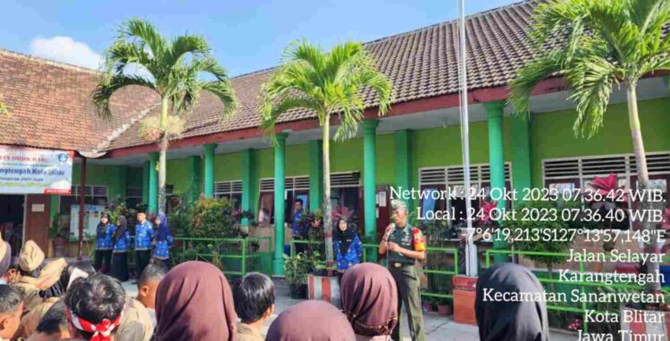 Peduli Generasi Muda, Babinsa Koramil Sananwetan Berikan Pengarahan ke Siswa-Siswi