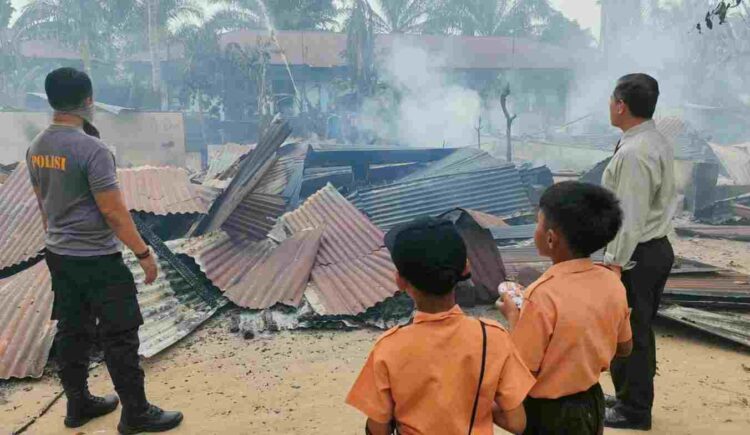 10 Pintu Bangunan Sekolah Swasta di Komplek PT RGM Terbakar