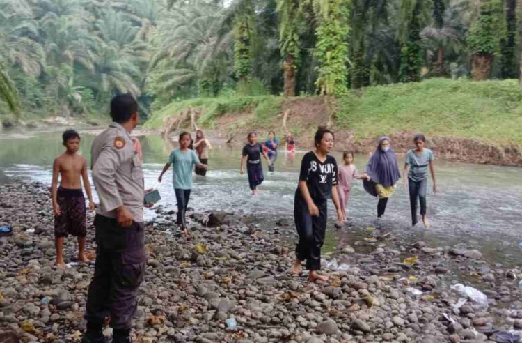 Mandi di Sungai, Seorang Siswi SMP di Kuala Meninggal Dunia Hanyut Tenggelam