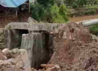 Hujan Deras Perparah Kerusakan Jalan, Jembatan Ambruk di Siualuompu Tarutung