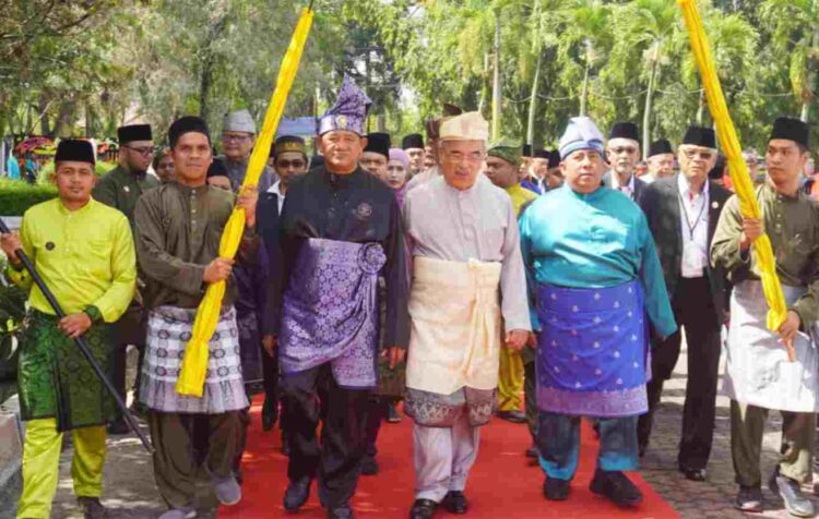 Dinilai Perjuangkan Harkat Melayu Islam, Syah Afandin Dianugerahi Temenggong Tun Hassan