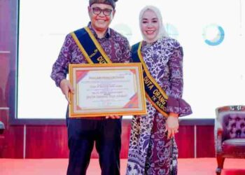 Bupati Solok dan Ketua  TP-PKK Dikukuhkan Jadi Duta Orang Tua Hebat 