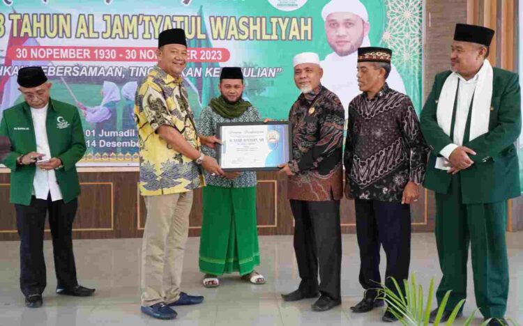 Puncak Milad Ke-93 Al Jam’iyatul Wasliah, Syah Afandin Terima Tiga Penghargaan 