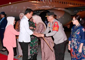 Kapolda Sumut Sambut Kedatangan Presiden RI di Bandara Kualanamu