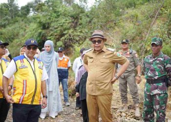 Bupati Solok Bersama Anggota Komisi V DPR RI Tinjau Jalan Rimbo Data-Kapujan