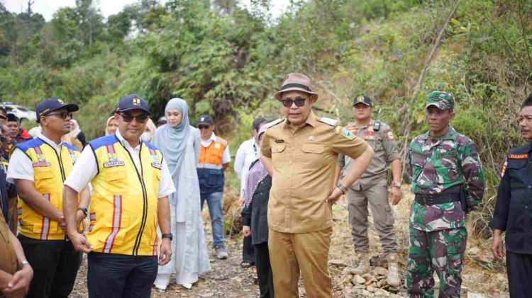 Bupati Solok Bersama Anggota Komisi V DPR RI Tinjau Jalan Rimbo Data-Kapujan