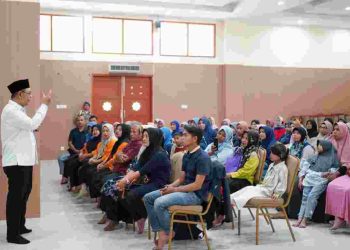 Bupati Solok Serahkan Alat Usaha bagi Pelaku UMKM dan IKM