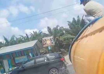 Dampak Jalan Berabu, Pj Bupati Langkat Respon Cepat dengan Melakukan Penyiraman Air