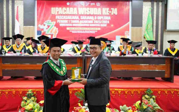 Wisuda ke-74 Universitas UMSB Dihadiri Bapati Solok Epyardi Asda
