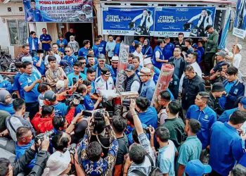 Ketua Umum DPP PAN bersama Bupati Solok Serahkan Bantuan ke Korban Bencana Alam di Kabupaten Agam