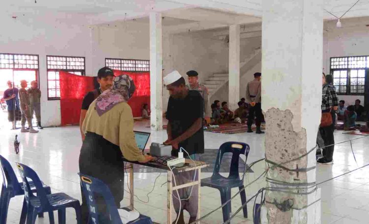 Imigran Gelap Rohingya Masih Bertahan di Gedung Nasional Tanjung Pura