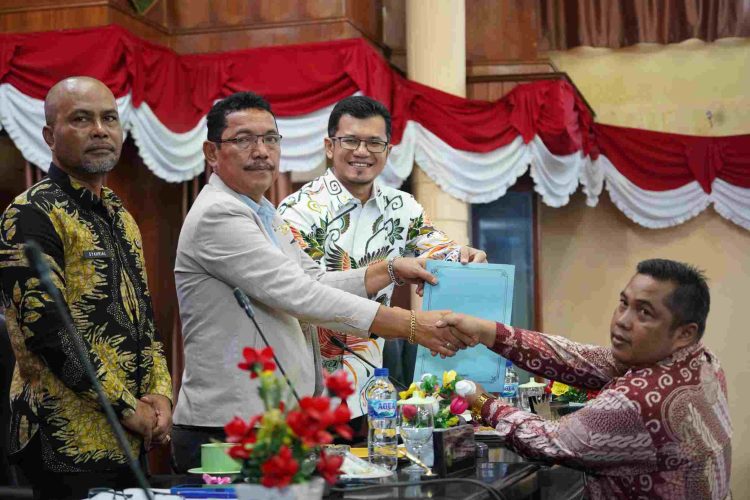 Bupati Solok Diwakili Asisten I Hadiri Rapat Pandangan Umum Fraksi-Fraksi