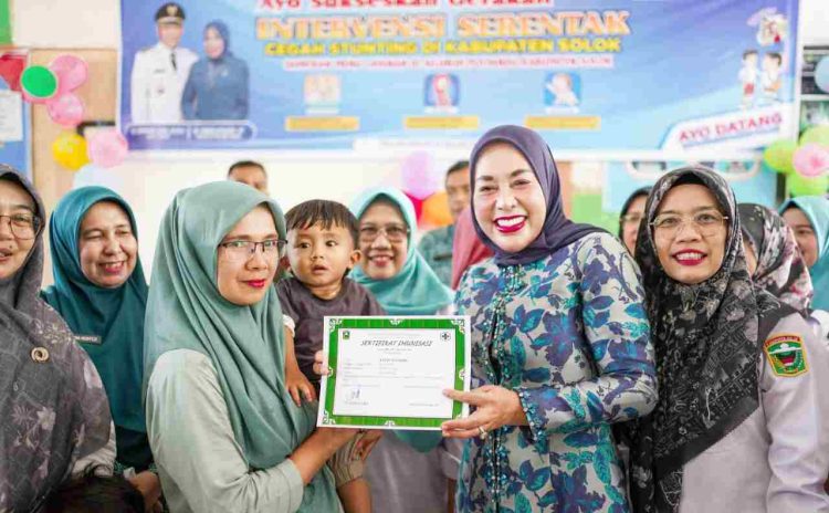 Ketua TP PKK Kabupaten Solok Kunjungi Gerakan Intervensi Serentak Pencegahan Stunting