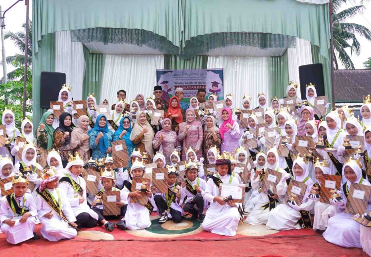 Bupati Solok Hadiri Wisuda Tahfizd Angkatan 1 Gugus 1 dari 9 SD Negeri se-Kecamatan Gunung Talang