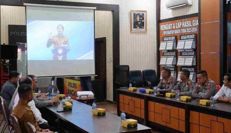 Sekda Langkat Ikuti Zoom Meeting Peluncuran Digitalisasi Layanan Perizinan Penyelenggaraan Event