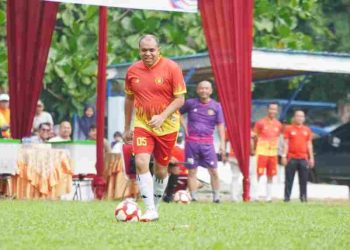 Pj Bupati Langkat Ikut Main Bola di Pertandingan Persahabatan