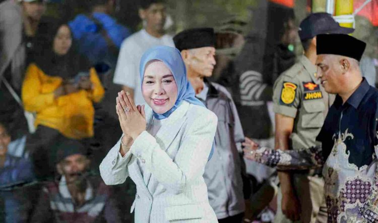 Ketua TP-PKK Kab Solok Buka Turnamen Bola Voli Walinagari Salayo Cup IV se-Sumatera Barat