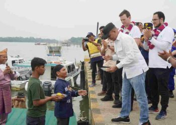 Pj Bupati Langkat Resmikan Boat Sekolah dari Yagasu Tingkatkan Akses Pendidikan di Pulau Kampai