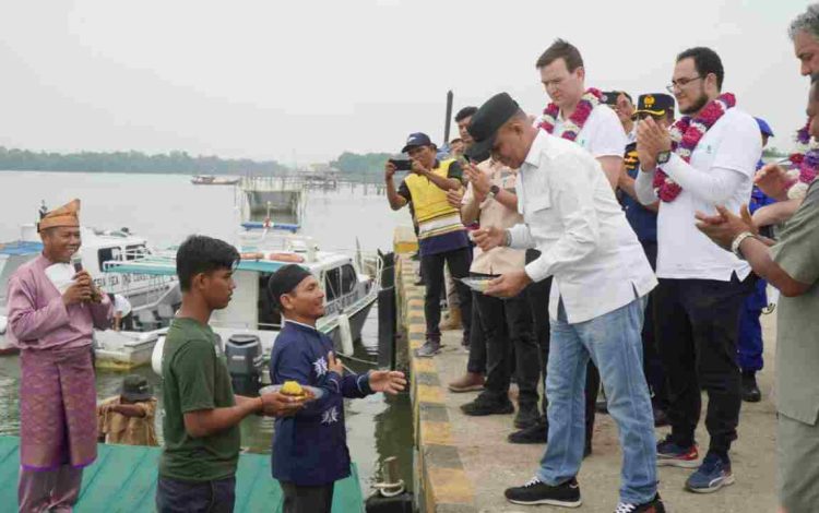 Pj Bupati Langkat Resmikan Boat Sekolah dari Yagasu Tingkatkan Akses Pendidikan di Pulau Kampai