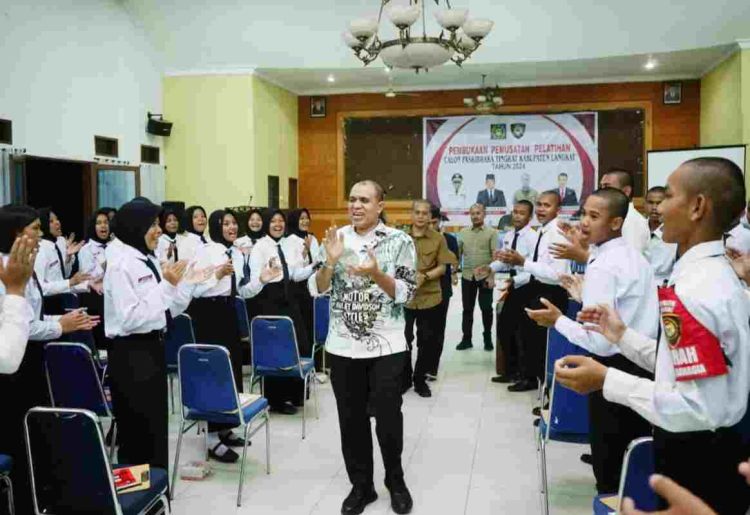 Pj Bupati Langkat Beri Pembekalan kepada Calon Paskibra