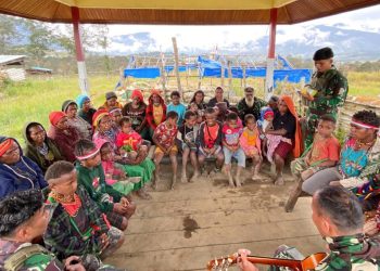 Prajurit Habema Bersama Masyarakat Eronggobak Gelar Ibadah Syukur di Pos Eromaga