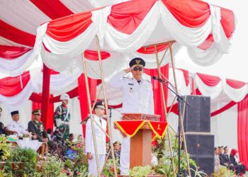 Bupati Solok Pimpin Upacara HUT RI ke-79 di Lapangan Utama Alahan Panjang Resort