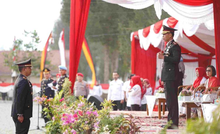Kapolres Solok Bertindak sebagai Inspektur Upacara Penurunan Bendera Merah Putih