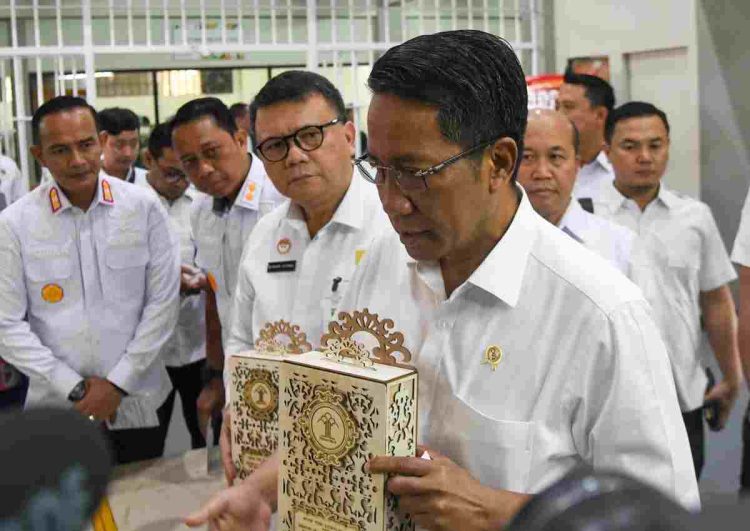 Mengapresiasi Hasil Karya WBP, Menkumham Upayakan Cari Pasar