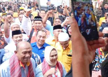 Paslon Bupati dan Wakil Bupati Langkat Syah Afandin dan Tiorita Surbakti Daftar ke KPU