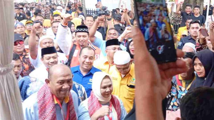 Paslon Bupati dan Wakil Bupati Langkat Syah Afandin dan Tiorita Surbakti Daftar ke KPU