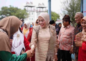 Pembina Bundo Kanduang Kab Solok Membuka Kegiatan Perlombaan di Nagari Singkarak