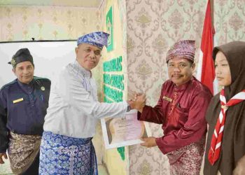 Pj Bupati Langkat Beri Penghargaan kepada Peserta KSM dan MYRES