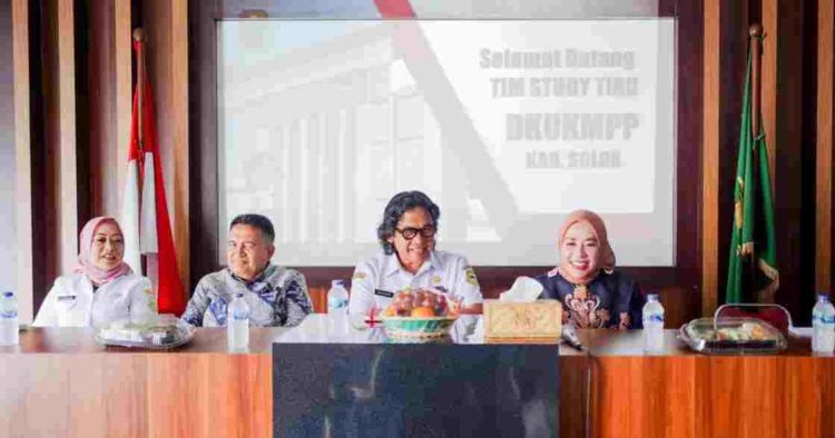 Dekranasda Kabupaten Solok Lakukan Kunjungan Studi Komparatif ke Kabupaten Kuningan