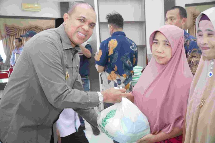 Pj Bupati Langkat Salurkan Bantuan Baznas Senilai Rp 221 Juta untuk Masyarakat yang Membutuhkan