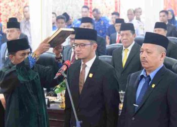 Ketua PN Koto Baru Pimpin Pengucapan Sumpah dan Janji Pimpinan DPRD Kabupaten Solok