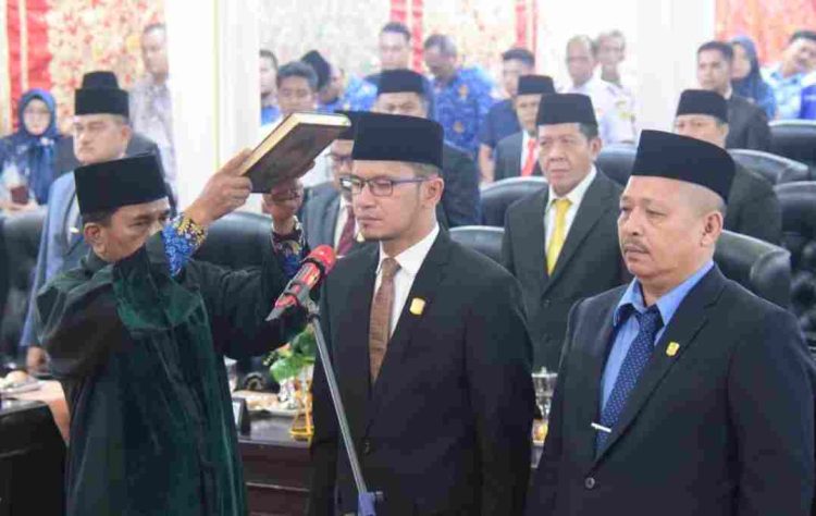 Ketua PN Koto Baru Pimpin Pengucapan Sumpah dan Janji Pimpinan DPRD Kabupaten Solok